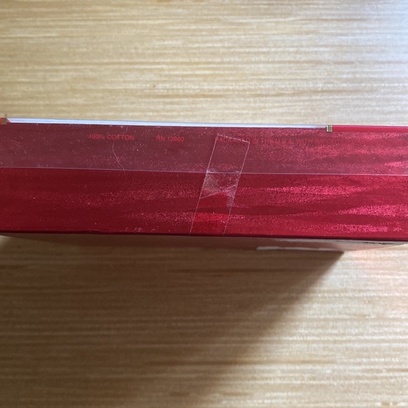 Vintage Embroidered Handkerchiefs. In original box. - Picture 3 of 4